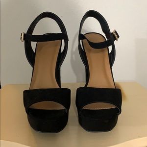 Fashion nova heeled open toed pumps